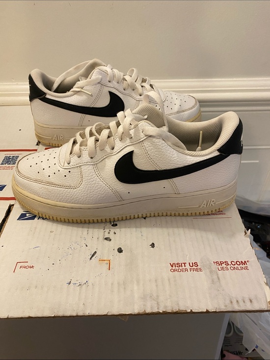 Nike Other - Nike Air size 10 Sneakers good condition